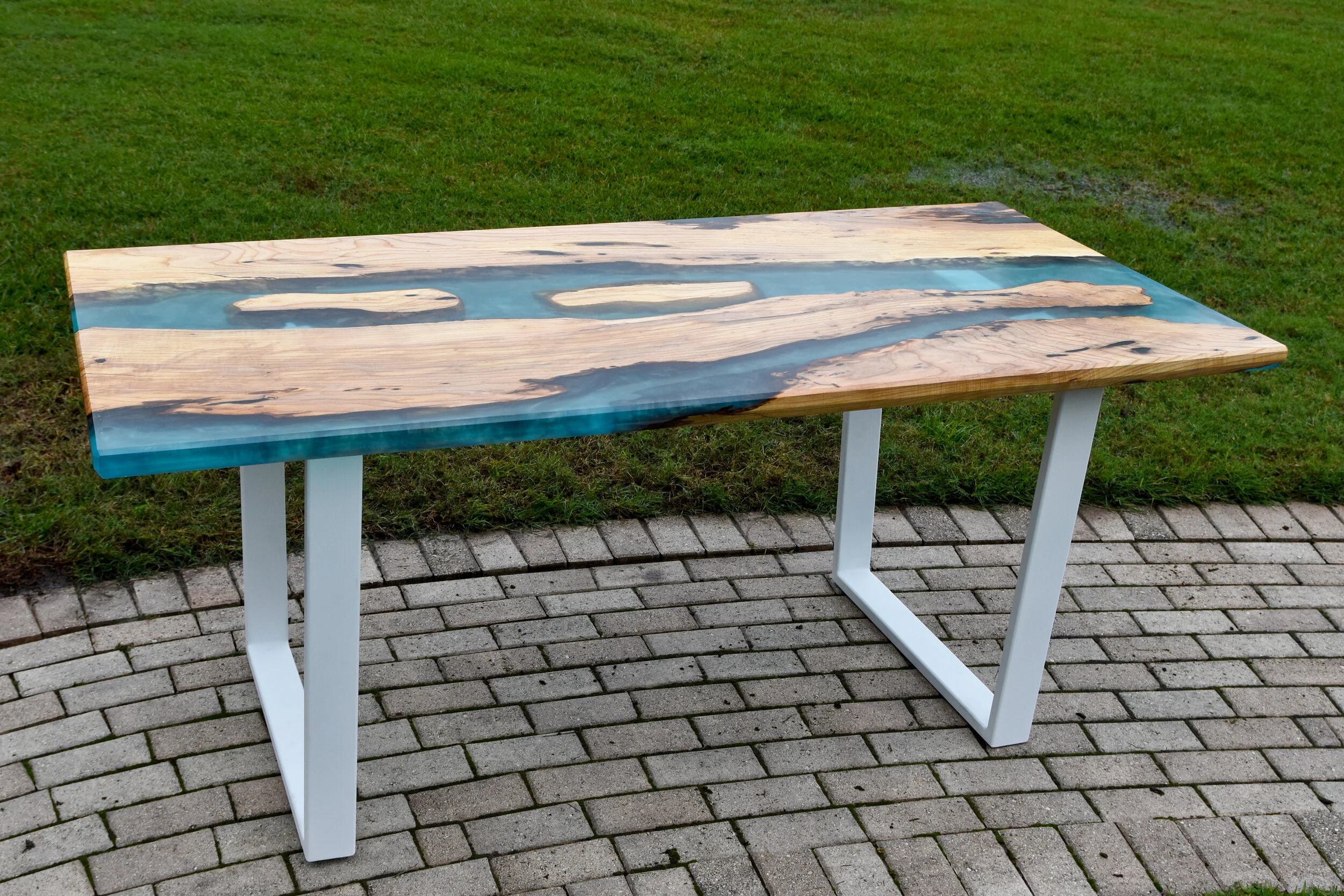 Ash river table deals